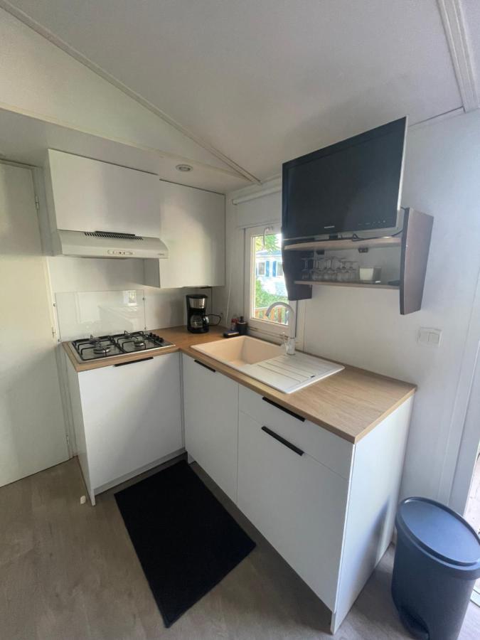 Mobil-Home Au Pied Du Luberon La Roque-d'Antheron Exterior foto